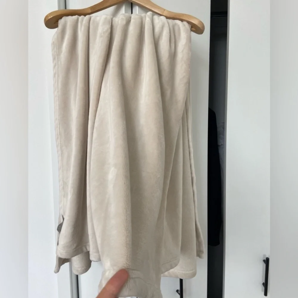 🍁Athleta Fleece Blanket “Double Cozy Karma” 54x70
